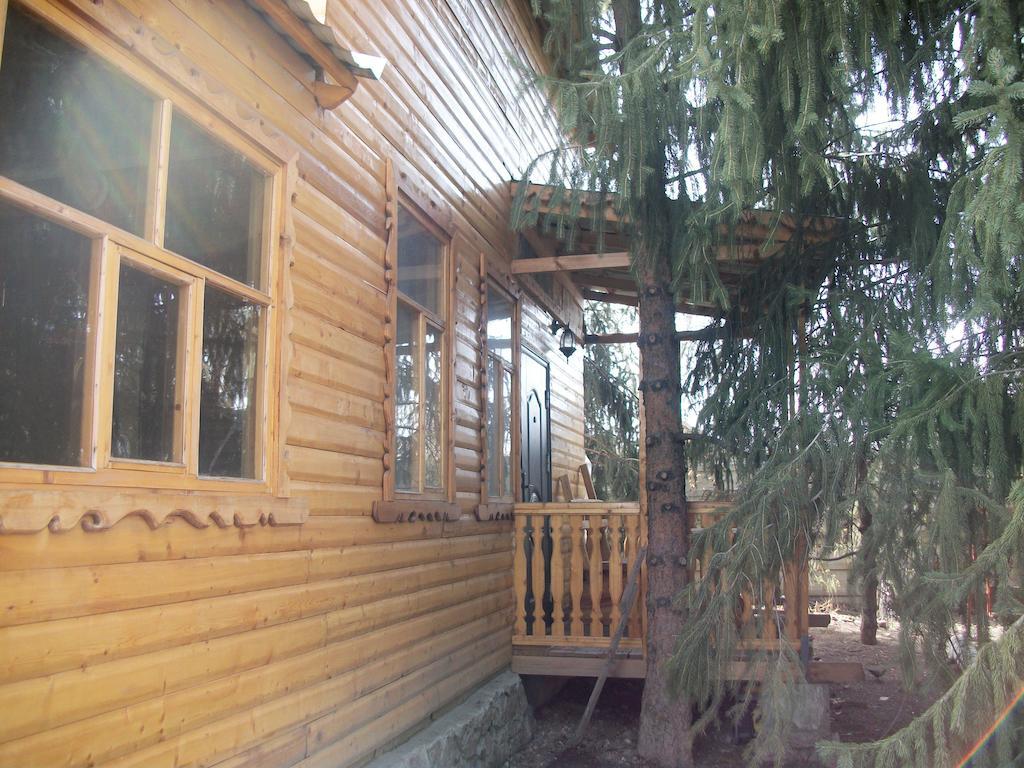 Hotel Enirest Karakol Exterior foto