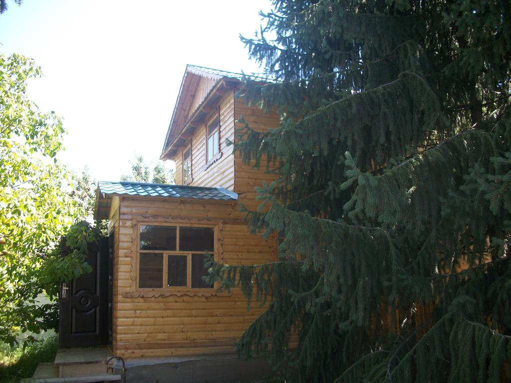 Hotel Enirest Karakol Habitación foto