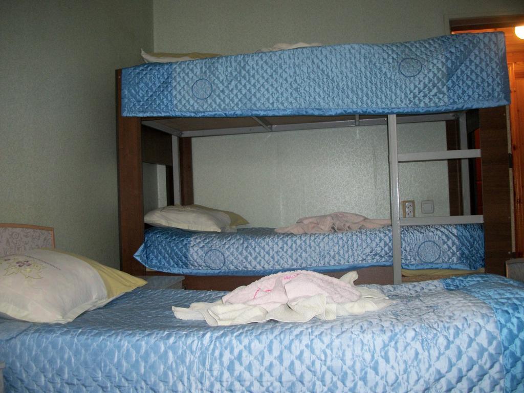 Hotel Enirest Karakol Habitación foto